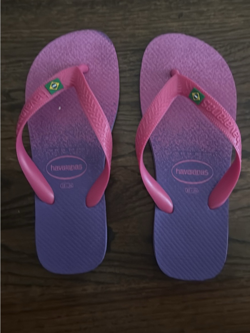 Havaianas Women's Pink-to-Purple Ombre Flip Flops size 6
